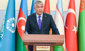 Қару ұстаған жалаңаш әйелдердің суреттері